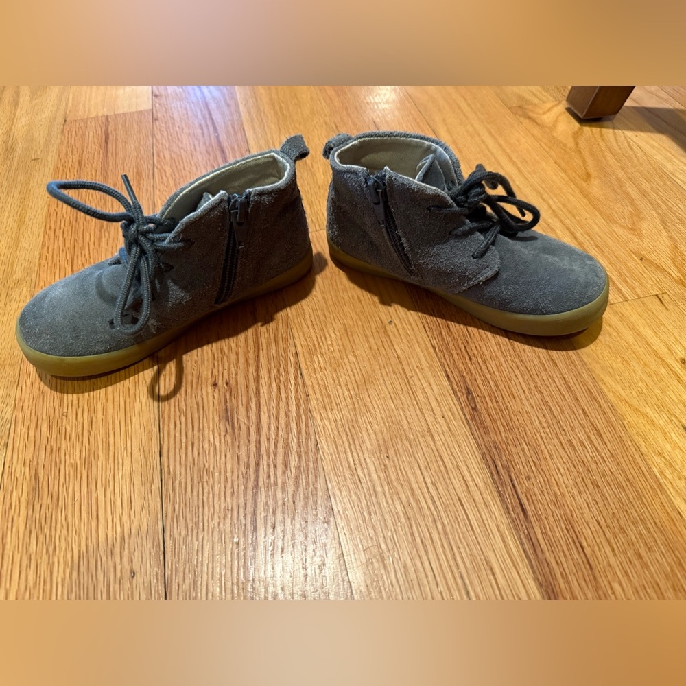 Boots, grey suede, toddler size 10, gap, unisex, gently used - Picture 4 of 5